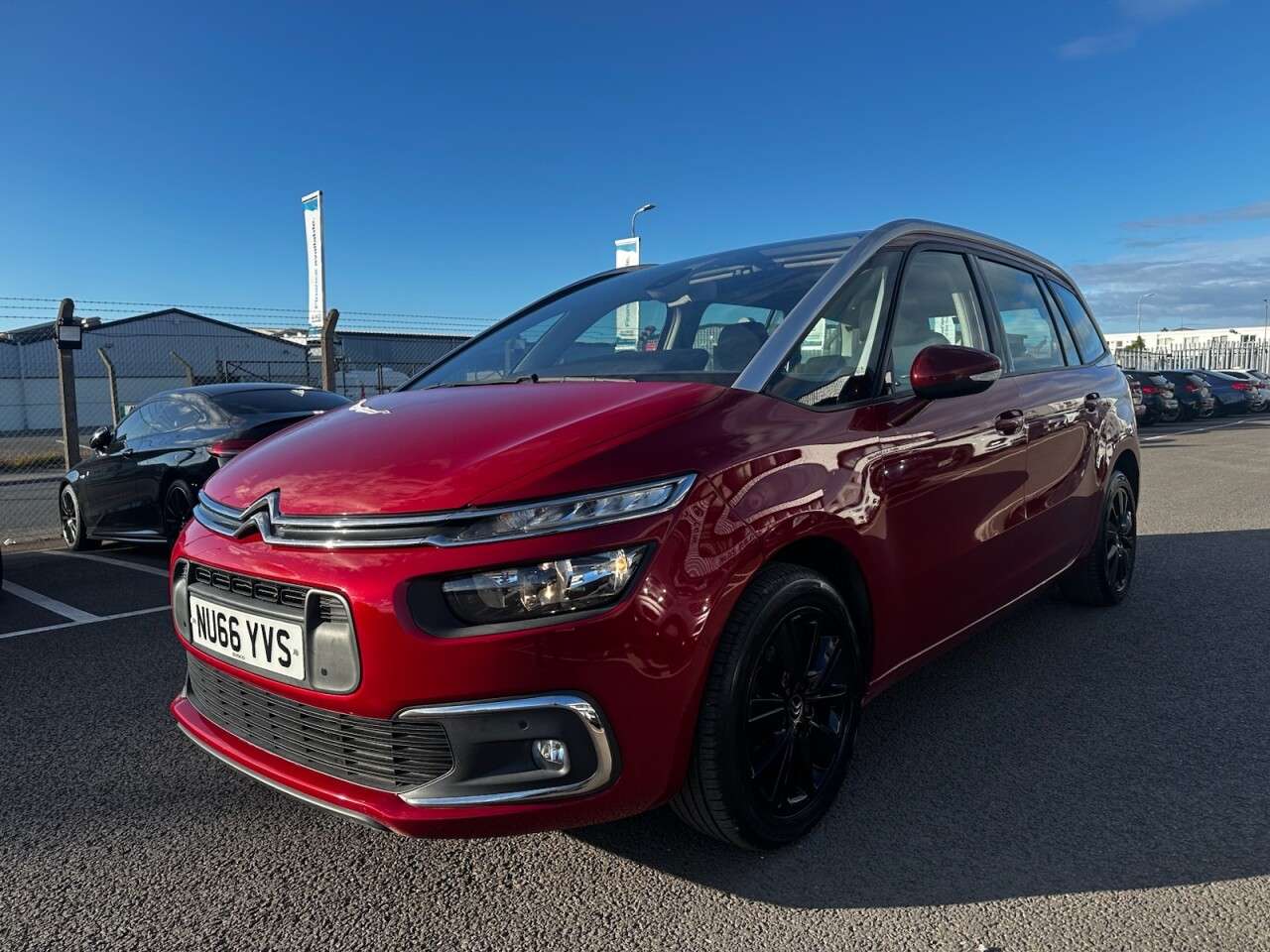 A 2017 CITROEN GRAND C4 PICASSO 1.6 BlueHDi Feel MPV 5dr Diesel Manual Euro 6 (s/s) (120 ps) GOOD SERVICE H A 2017 CITROEN GRAND C4 PICASSO 1.6 BlueHDi Feel MPV 5dr Diesel Manual Euro 6 (s/s) (120 ps) GOOD SERVICE H