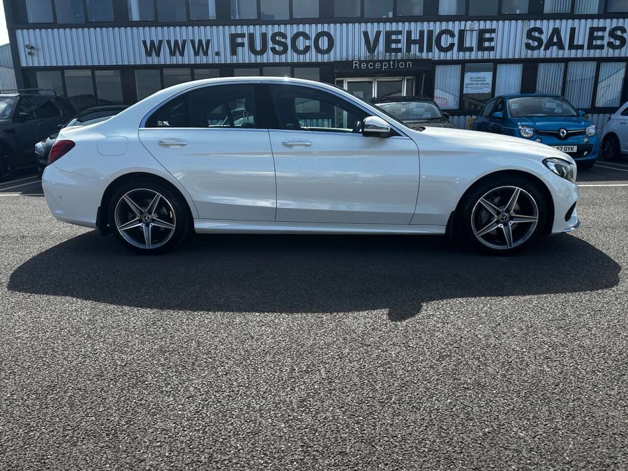 A 2017 MERCEDES-BENZ C-CLASS 2.0 C200 AMG Line (Premium Plus) Saloon 4dr Petrol G-Tronic+ 4MATIC Euro 6 A 2017 MERCEDES-BENZ C-CLASS 2.0 C200 AMG Line (Premium Plus) Saloon 4dr Petrol G-Tronic+ 4MATIC Euro 6