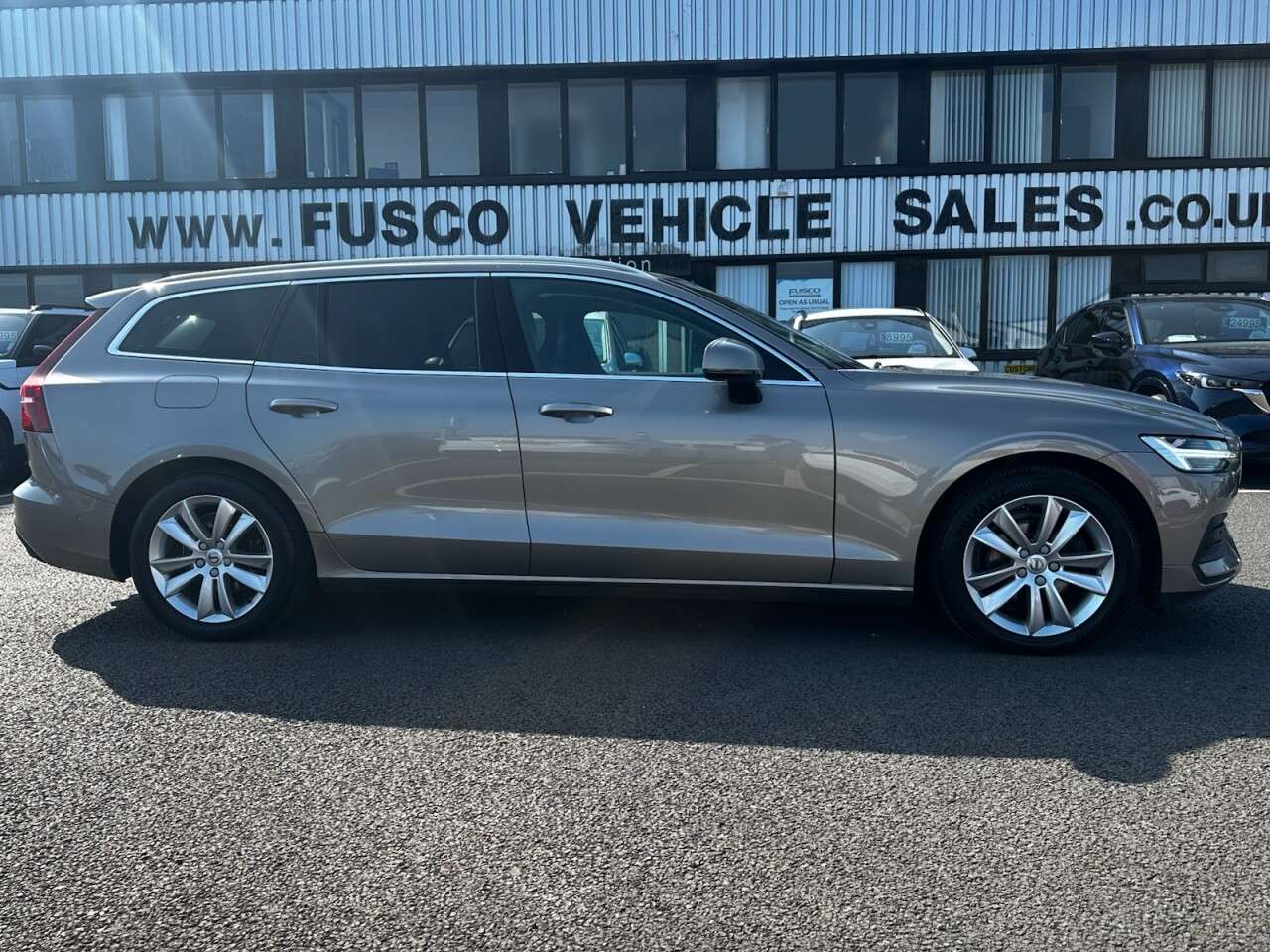 A 2018 VOLVO V60 2.0 D4 Momentum Estate 5dr Diesel Manual Euro 6 (s/s) (190 ps) BLUETOOTH, C A 2018 VOLVO V60 2.0 D4 Momentum Estate 5dr Diesel Manual Euro 6 (s/s) (190 ps) BLUETOOTH, C
