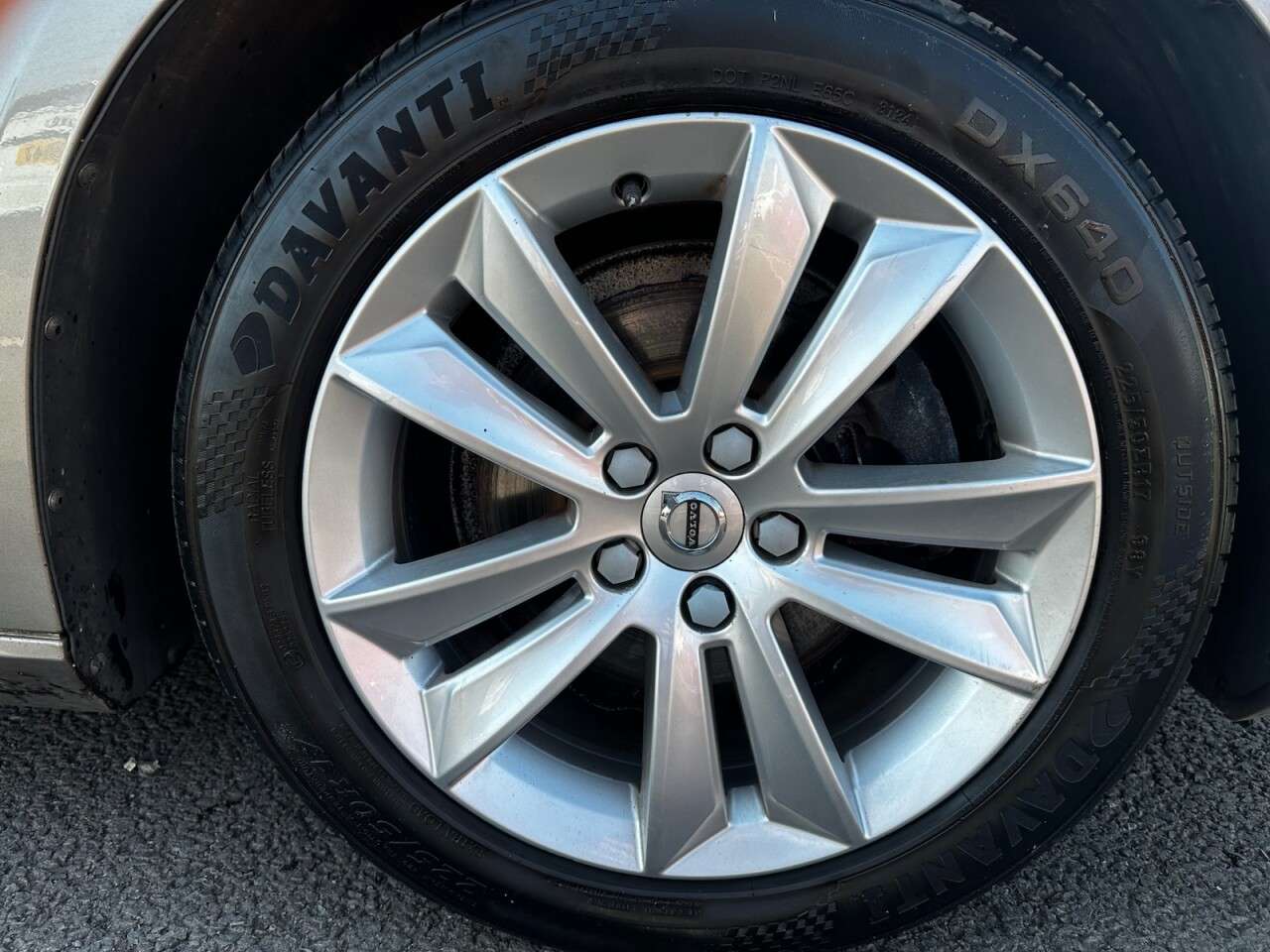A 2018 VOLVO V60 2.0 D4 Momentum Estate 5dr Diesel Manual Euro 6 (s/s) (190 ps) BLUETOOTH, C A 2018 VOLVO V60 2.0 D4 Momentum Estate 5dr Diesel Manual Euro 6 (s/s) (190 ps) BLUETOOTH, C