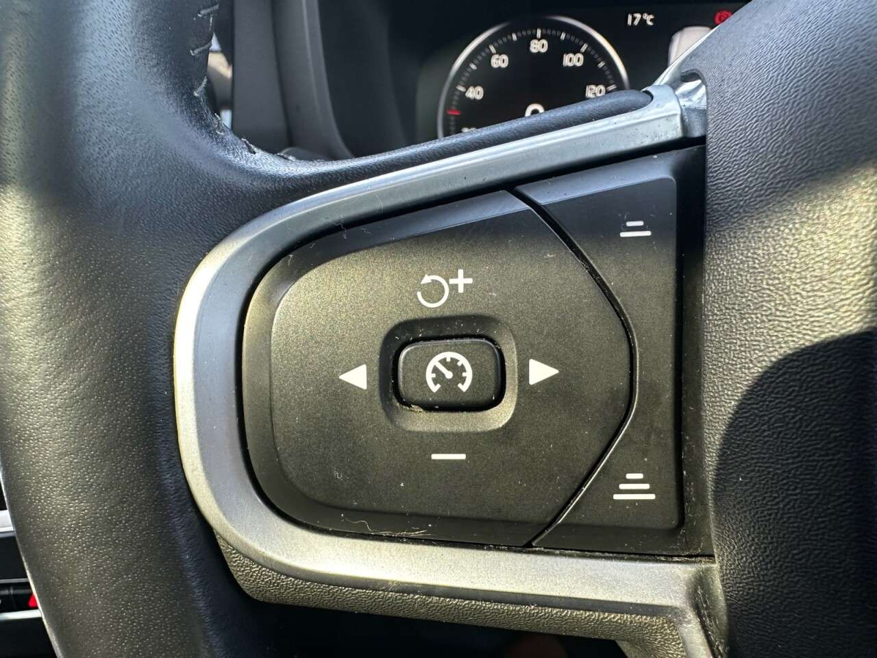 2018 VOLVO V60 2018 VOLVO V60