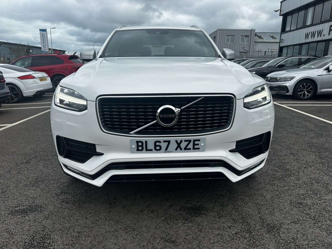A 2018 VOLVO XC90 2.0 D5 PowerPulse R-Design SUV 5dr Diesel Auto 4WD Euro 6 (s/s) (235 ps) SA A 2018 VOLVO XC90 2.0 D5 PowerPulse R-Design SUV 5dr Diesel Auto 4WD Euro 6 (s/s) (235 ps) SA