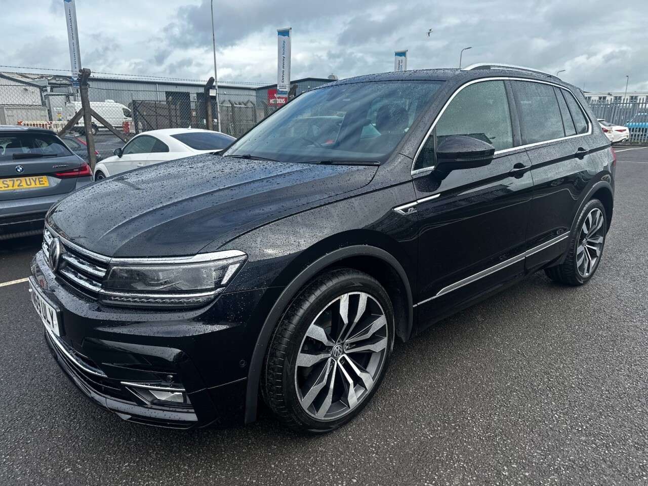 A 2020 VOLKSWAGEN TIGUAN 2.0 TDI R-Line Tech SUV 5dr Diesel DSG 4Motion Euro 6 (s/s) (150 ps) GOOD S A 2020 VOLKSWAGEN TIGUAN 2.0 TDI R-Line Tech SUV 5dr Diesel DSG 4Motion Euro 6 (s/s) (150 ps) GOOD S