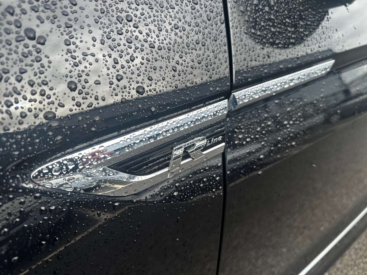 A 2020 VOLKSWAGEN TIGUAN 2.0 TDI R-Line Tech SUV 5dr Diesel DSG 4Motion Euro 6 (s/s) (150 ps) GOOD S A 2020 VOLKSWAGEN TIGUAN 2.0 TDI R-Line Tech SUV 5dr Diesel DSG 4Motion Euro 6 (s/s) (150 ps) GOOD S