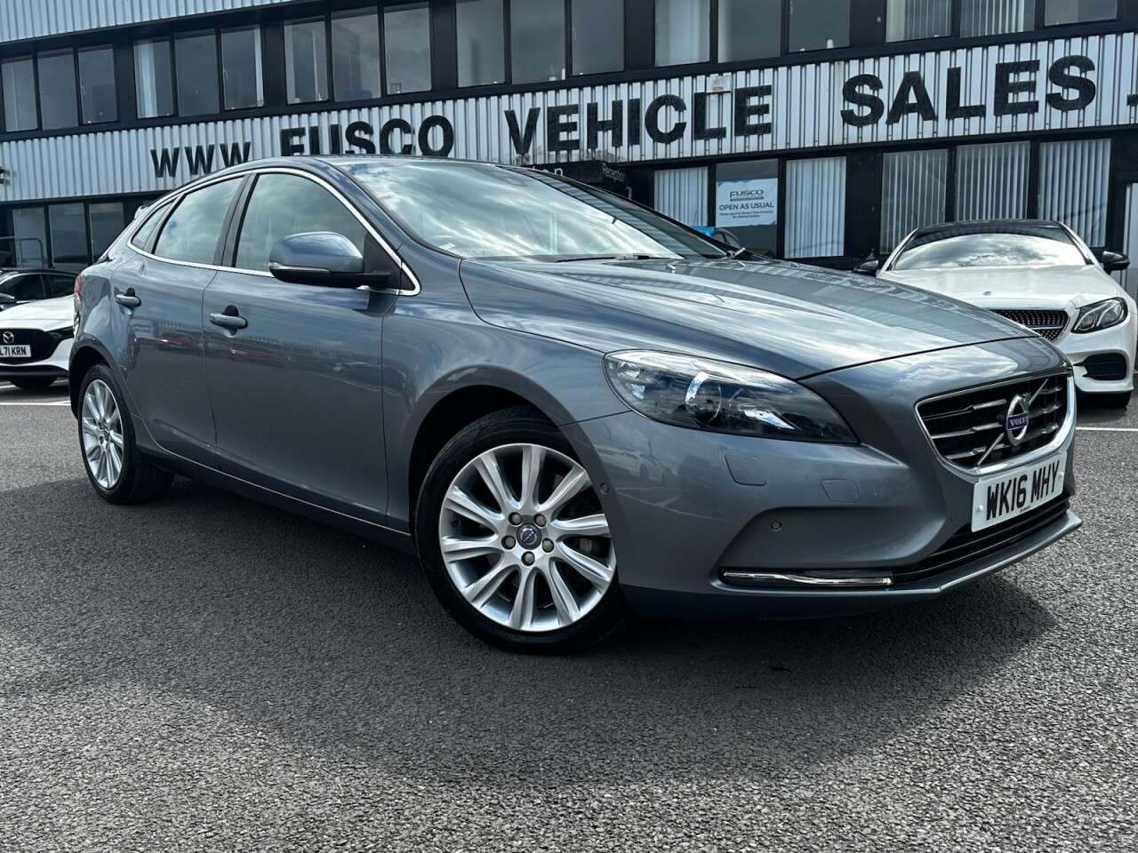 A 2016 VOLVO V40 2.0 D3 SE Lux Nav Hatchback 5dr Diesel Auto Euro 6 (s/s) (150 ps) GOOD SERV A 2016 VOLVO V40 2.0 D3 SE Lux Nav Hatchback 5dr Diesel Auto Euro 6 (s/s) (150 ps) GOOD SERV