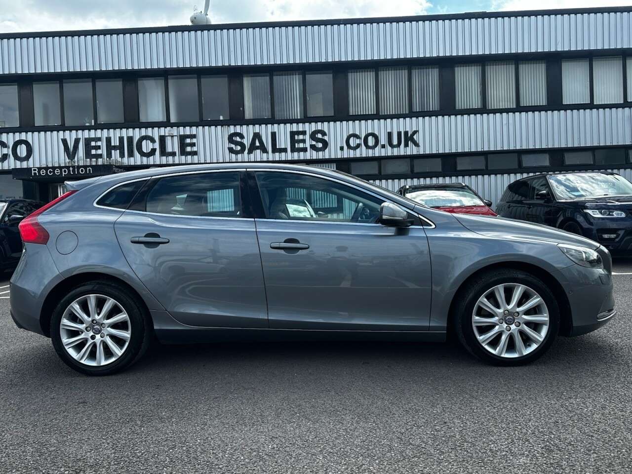 A 2016 VOLVO V40 2.0 D3 SE Lux Nav Hatchback 5dr Diesel Auto Euro 6 (s/s) (150 ps) GOOD SERV A 2016 VOLVO V40 2.0 D3 SE Lux Nav Hatchback 5dr Diesel Auto Euro 6 (s/s) (150 ps) GOOD SERV