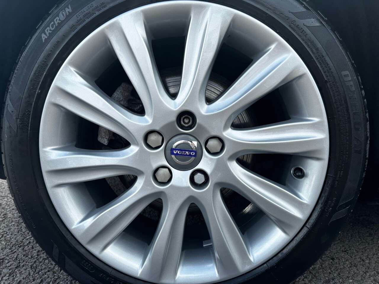 A 2016 VOLVO V40 2.0 D3 SE Lux Nav Hatchback 5dr Diesel Auto Euro 6 (s/s) (150 ps) GOOD SERV A 2016 VOLVO V40 2.0 D3 SE Lux Nav Hatchback 5dr Diesel Auto Euro 6 (s/s) (150 ps) GOOD SERV