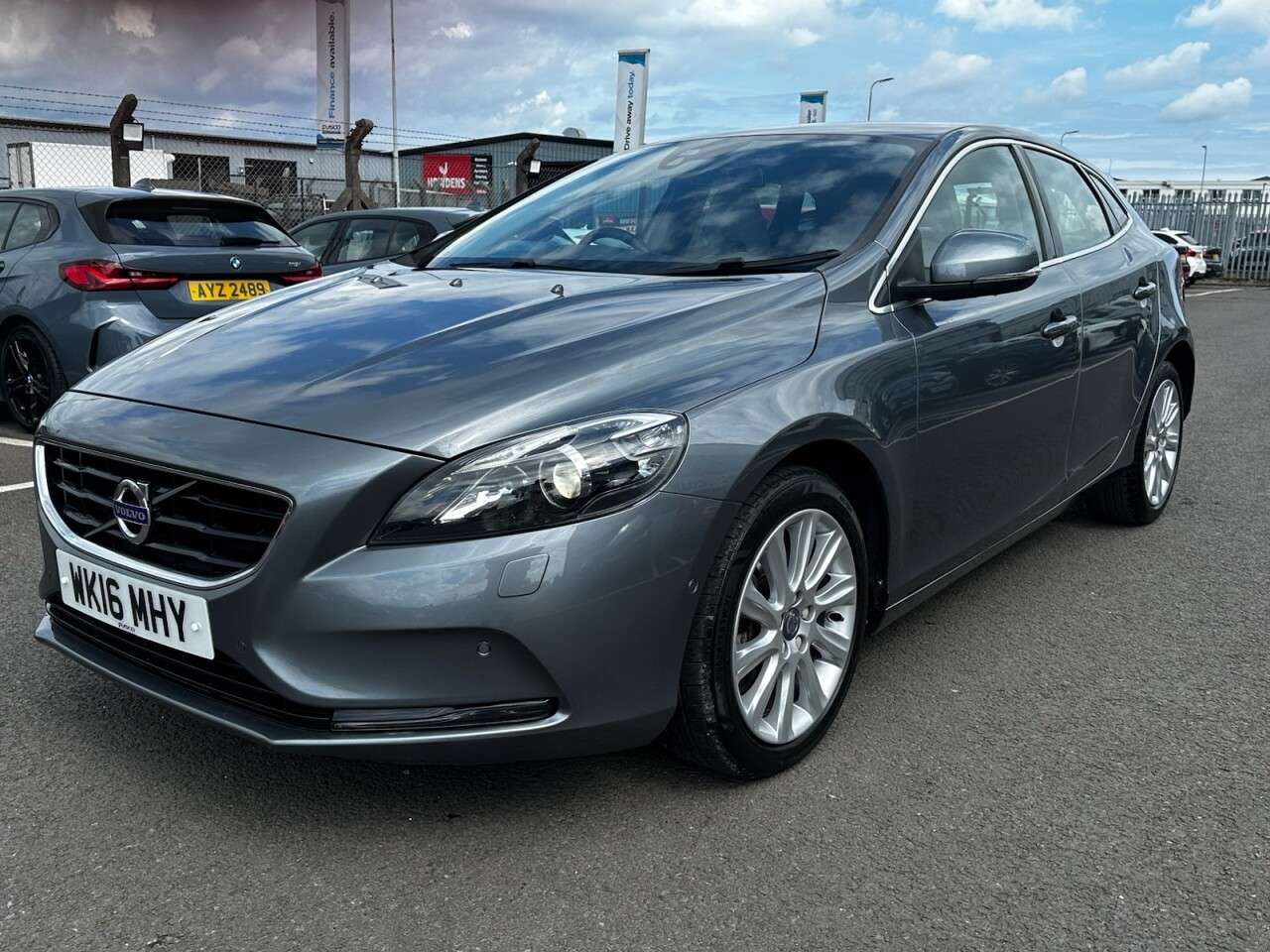 2016 VOLVO V40 2016 VOLVO V40