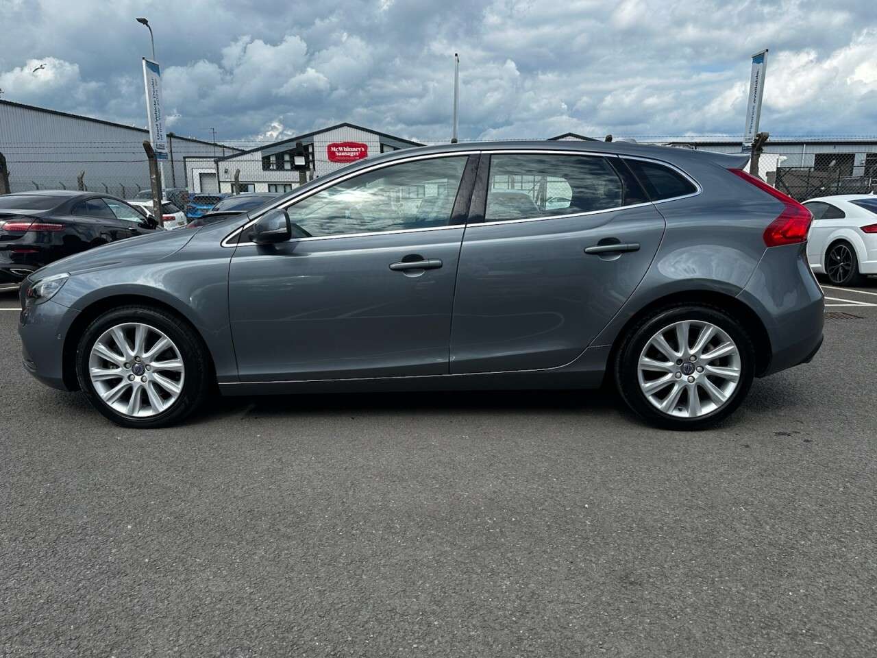 2016 VOLVO V40 2016 VOLVO V40