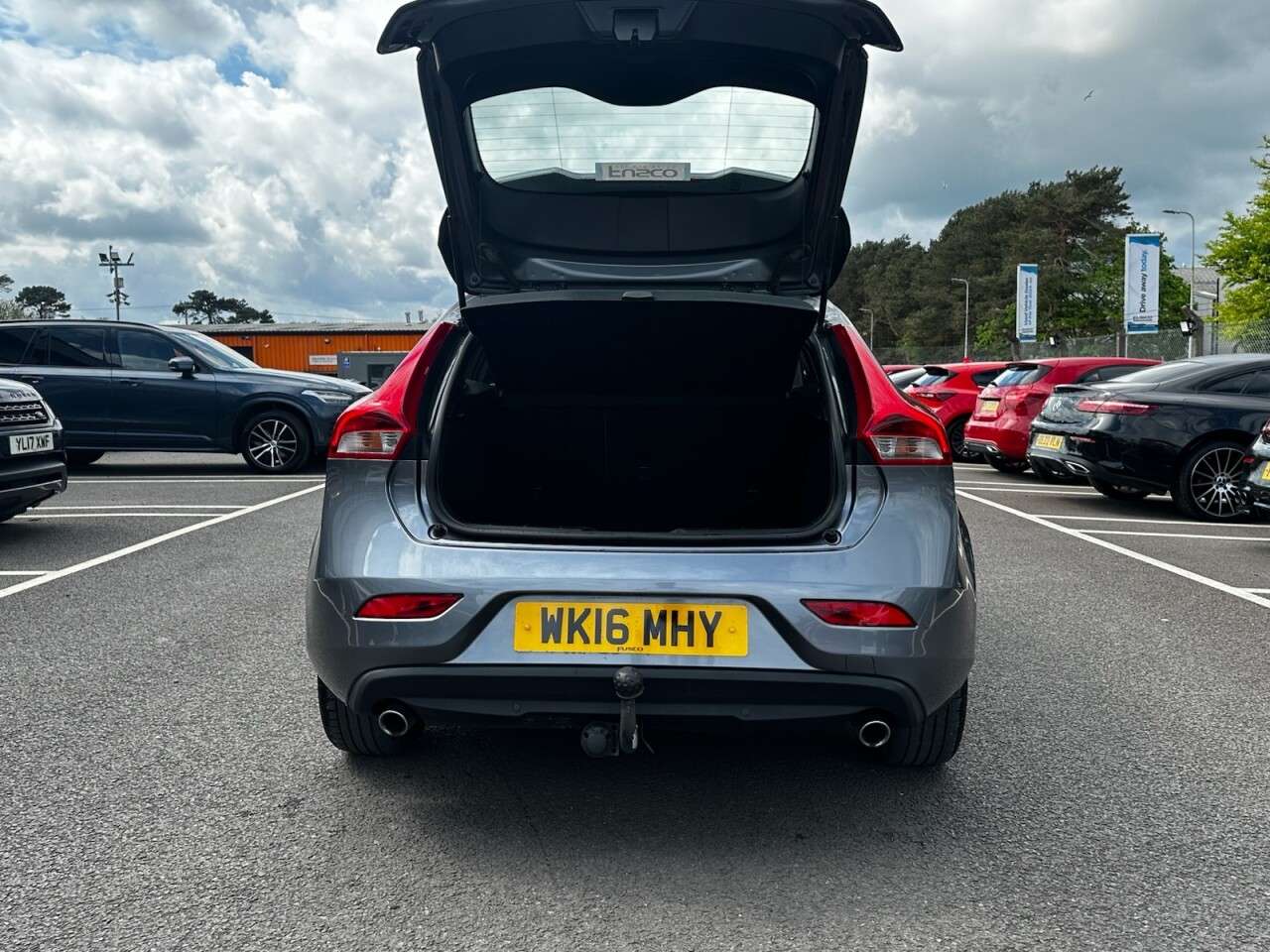 2016 VOLVO V40 2016 VOLVO V40