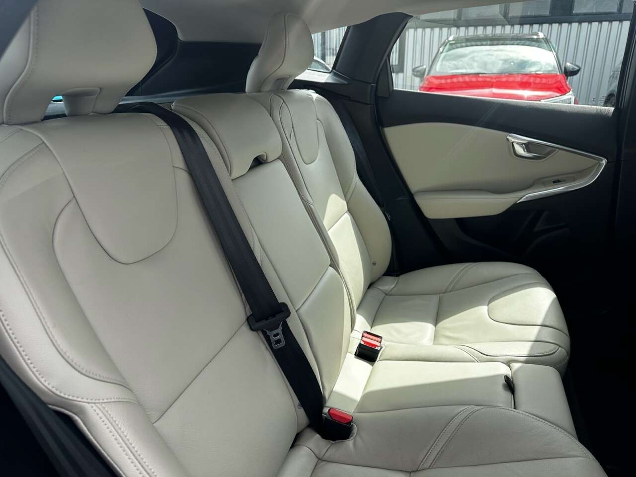 2016 VOLVO V40 2016 VOLVO V40