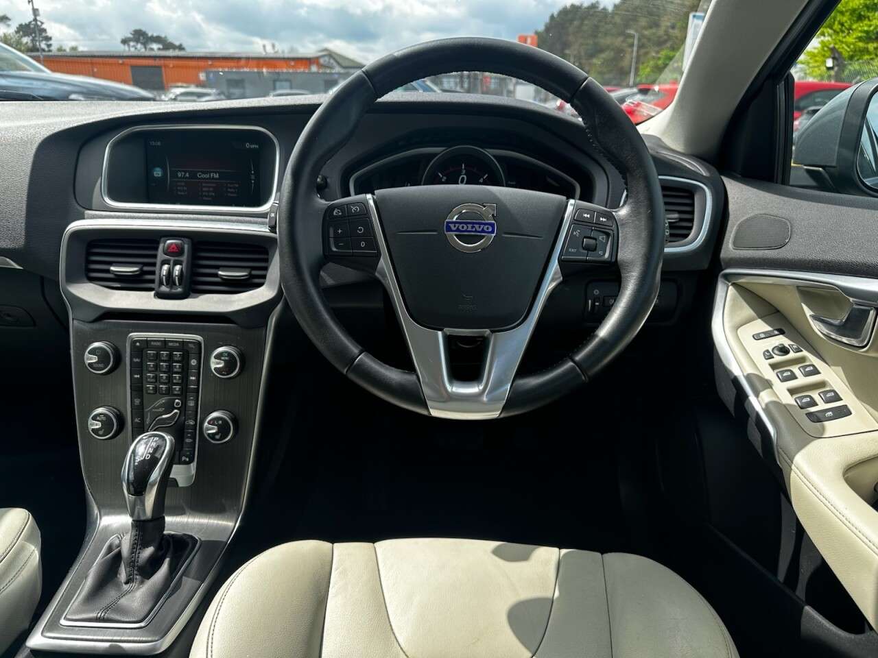 2016 VOLVO V40 2016 VOLVO V40