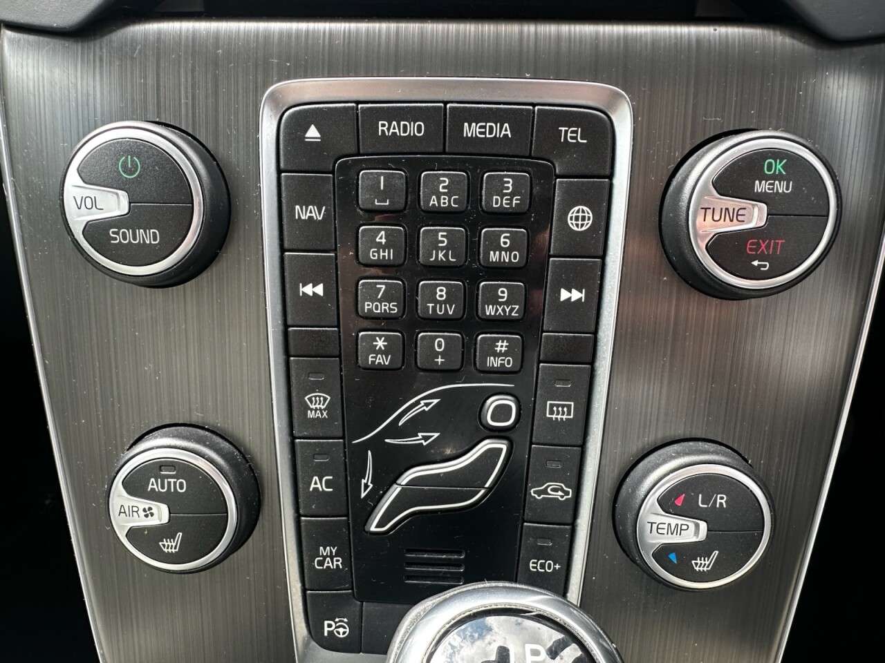 2016 VOLVO V40 2016 VOLVO V40