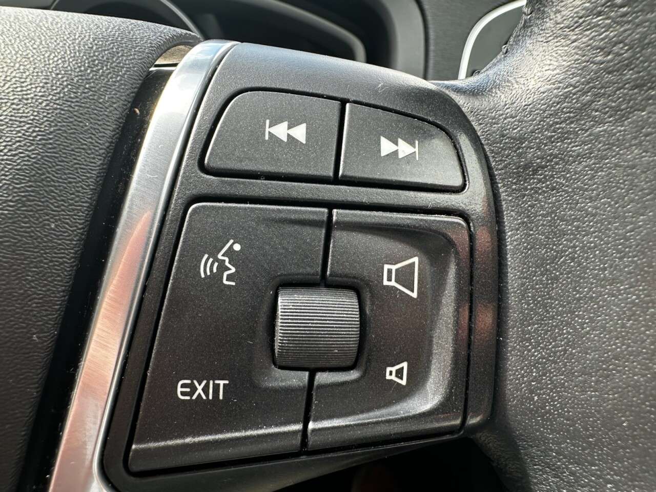 2016 VOLVO V40 2016 VOLVO V40