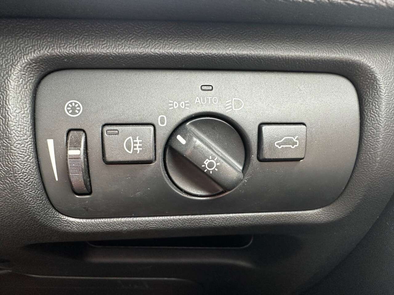 2016 VOLVO V40 2016 VOLVO V40