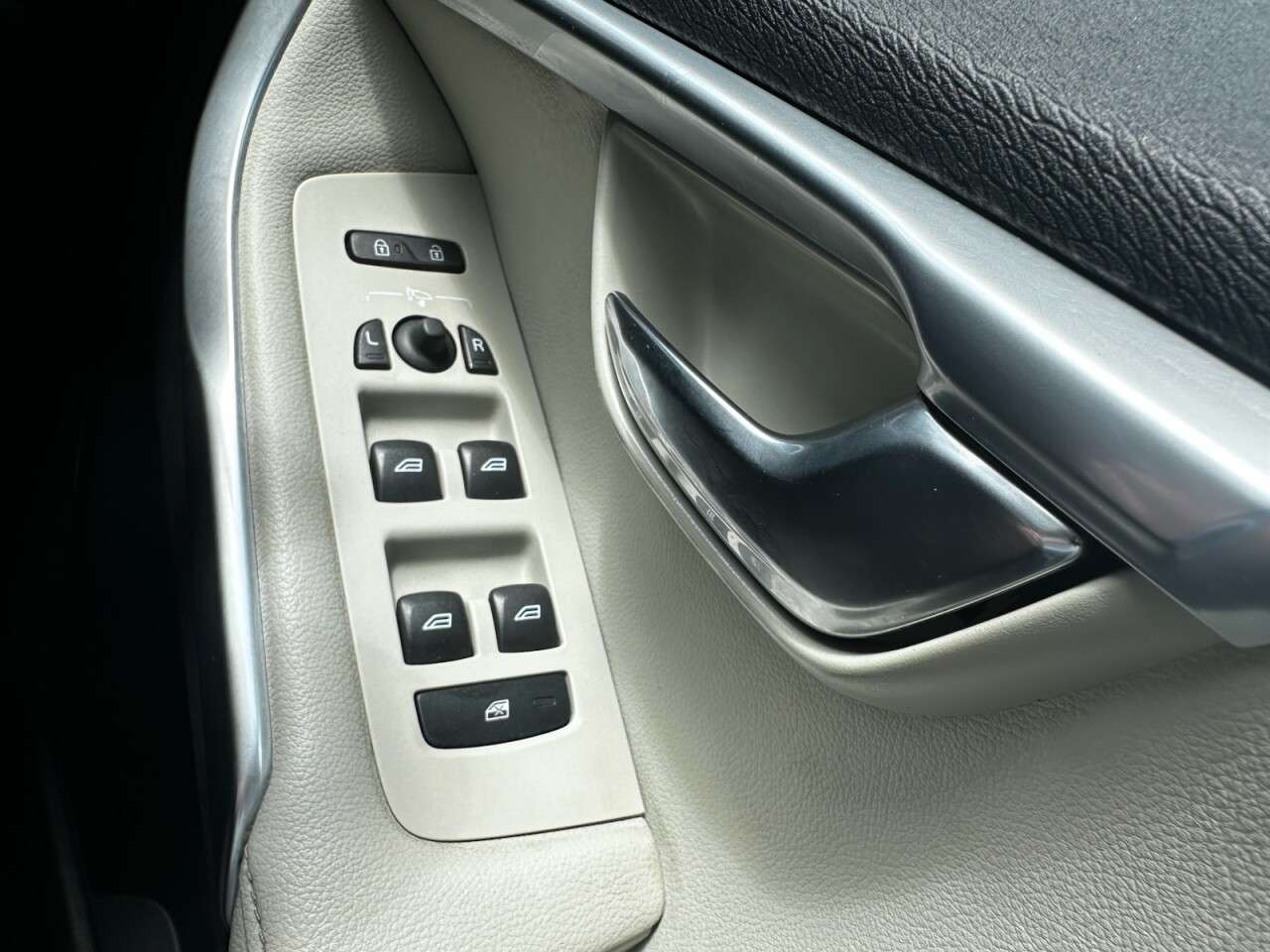 2016 VOLVO V40 2016 VOLVO V40