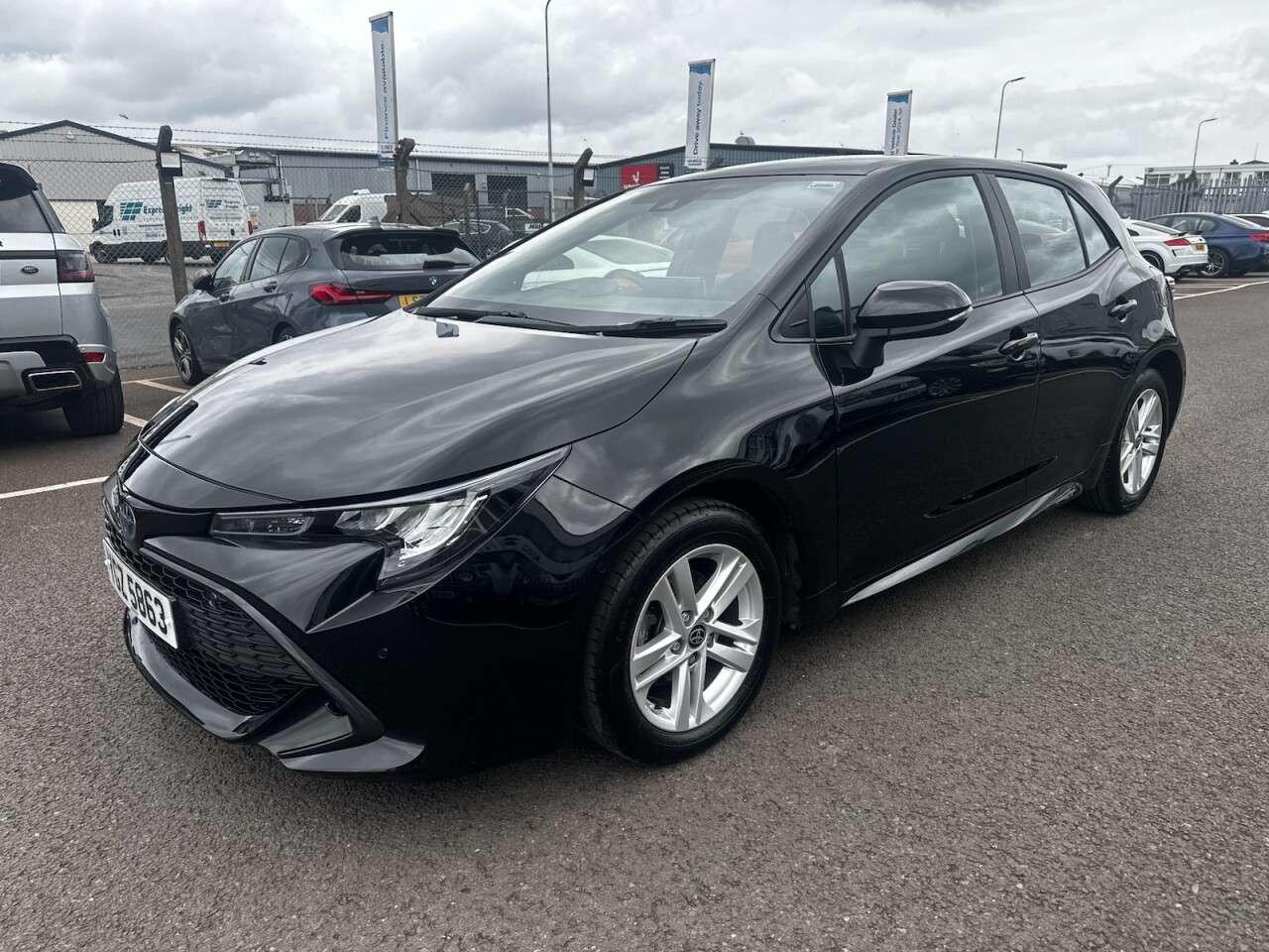 A 2023 TOYOTA COROLLA 1.8 VVT-h GPF Icon Tech Hatchback 5dr Petrol Hybrid CVT Euro 6 (s/s) (122 p A 2023 TOYOTA COROLLA 1.8 VVT-h GPF Icon Tech Hatchback 5dr Petrol Hybrid CVT Euro 6 (s/s) (122 p