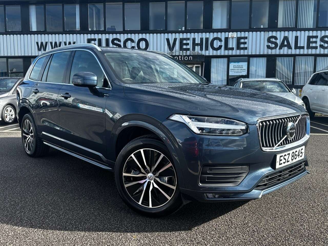 A 2021 VOLVO XC90 2.0 B5 MHEV Momentum SUV 5dr Diesel Hybrid Auto 4WD Euro 6 (s/s) (235 ps) L A 2021 VOLVO XC90 2.0 B5 MHEV Momentum SUV 5dr Diesel Hybrid Auto 4WD Euro 6 (s/s) (235 ps) L