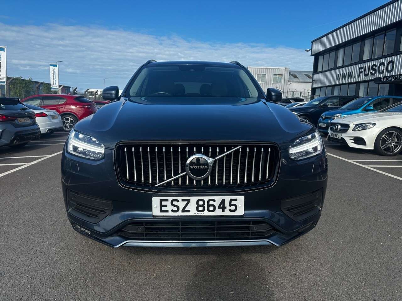 A 2021 VOLVO XC90 2.0 B5 MHEV Momentum SUV 5dr Diesel Hybrid Auto 4WD Euro 6 (s/s) (235 ps) L A 2021 VOLVO XC90 2.0 B5 MHEV Momentum SUV 5dr Diesel Hybrid Auto 4WD Euro 6 (s/s) (235 ps) L