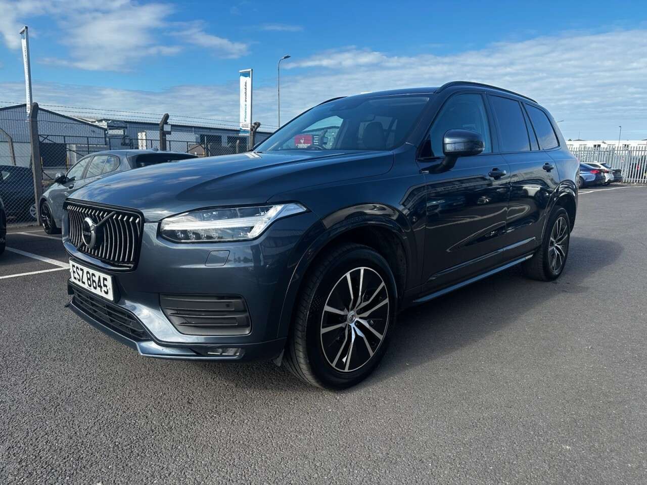 A 2021 VOLVO XC90 2.0 B5 MHEV Momentum SUV 5dr Diesel Hybrid Auto 4WD Euro 6 (s/s) (235 ps) L A 2021 VOLVO XC90 2.0 B5 MHEV Momentum SUV 5dr Diesel Hybrid Auto 4WD Euro 6 (s/s) (235 ps) L