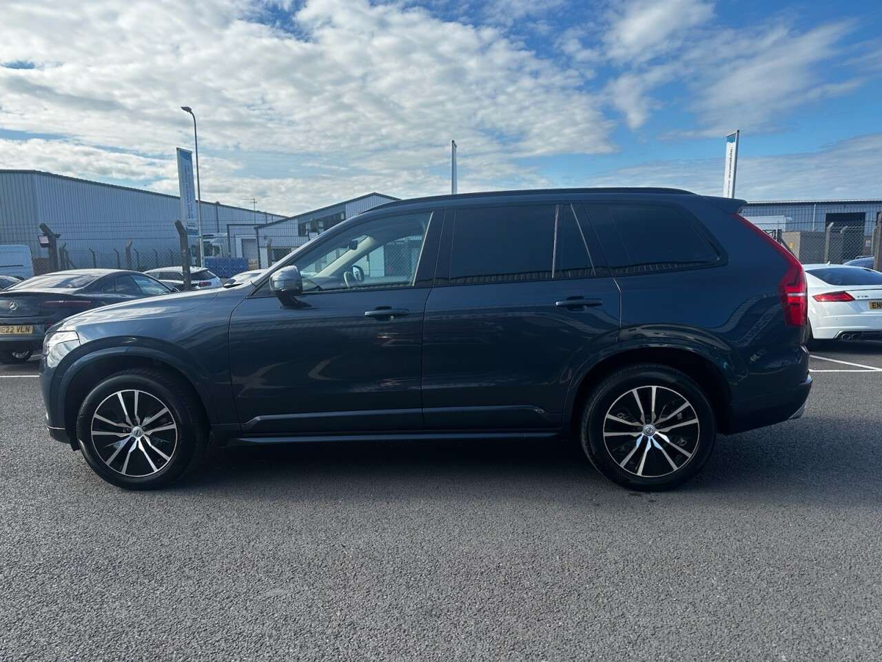 A 2021 VOLVO XC90 2.0 B5 MHEV Momentum SUV 5dr Diesel Hybrid Auto 4WD Euro 6 (s/s) (235 ps) L A 2021 VOLVO XC90 2.0 B5 MHEV Momentum SUV 5dr Diesel Hybrid Auto 4WD Euro 6 (s/s) (235 ps) L