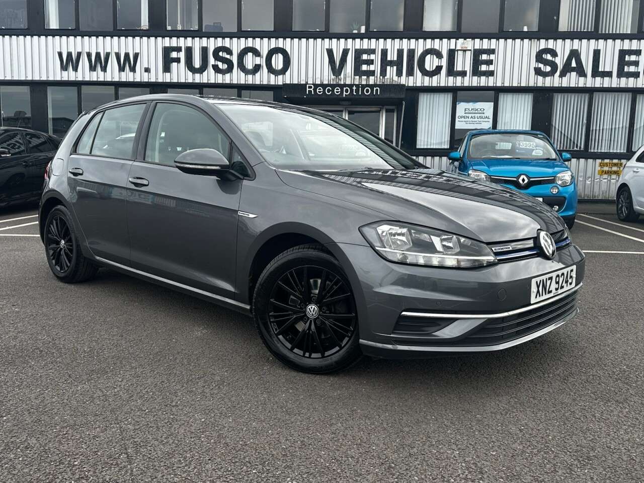 A 2017 VOLKSWAGEN GOLF 1.5 TSI EVO SE Nav Hatchback 5dr Petrol Manual Euro 6 (s/s) (130 ps) SAT NA A 2017 VOLKSWAGEN GOLF 1.5 TSI EVO SE Nav Hatchback 5dr Petrol Manual Euro 6 (s/s) (130 ps) SAT NA