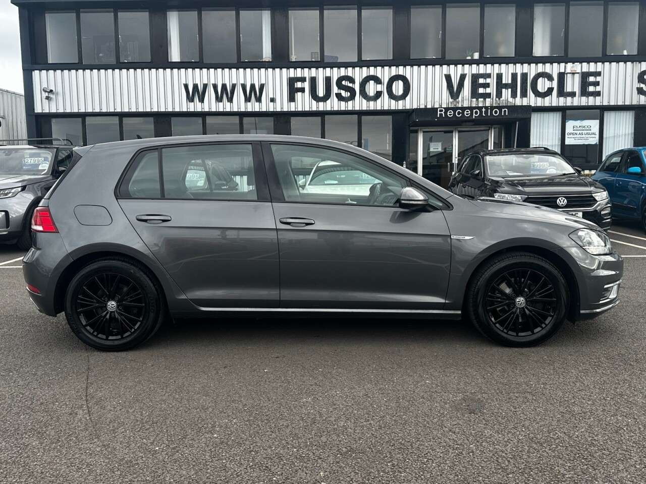 A 2017 VOLKSWAGEN GOLF 1.5 TSI EVO SE Nav Hatchback 5dr Petrol Manual Euro 6 (s/s) (130 ps) SAT NA A 2017 VOLKSWAGEN GOLF 1.5 TSI EVO SE Nav Hatchback 5dr Petrol Manual Euro 6 (s/s) (130 ps) SAT NA