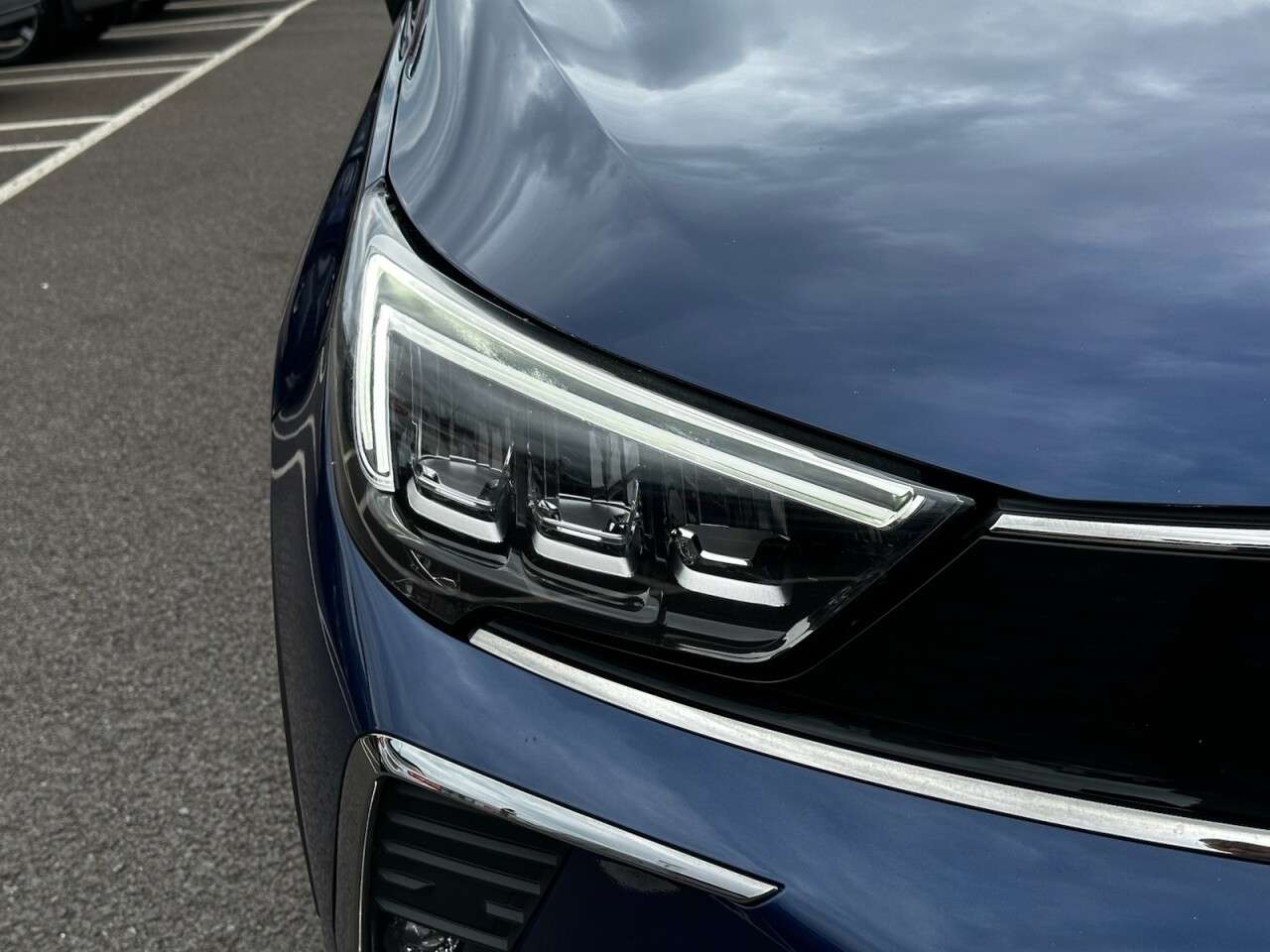 A 2021 VAUXHALL CROSSLAND 1.2 Turbo SRi Nav SUV 5dr Petrol Manual Euro 6 (s/s) (130 ps) SAT NAV, PARK A 2021 VAUXHALL CROSSLAND 1.2 Turbo SRi Nav SUV 5dr Petrol Manual Euro 6 (s/s) (130 ps) SAT NAV, PARK