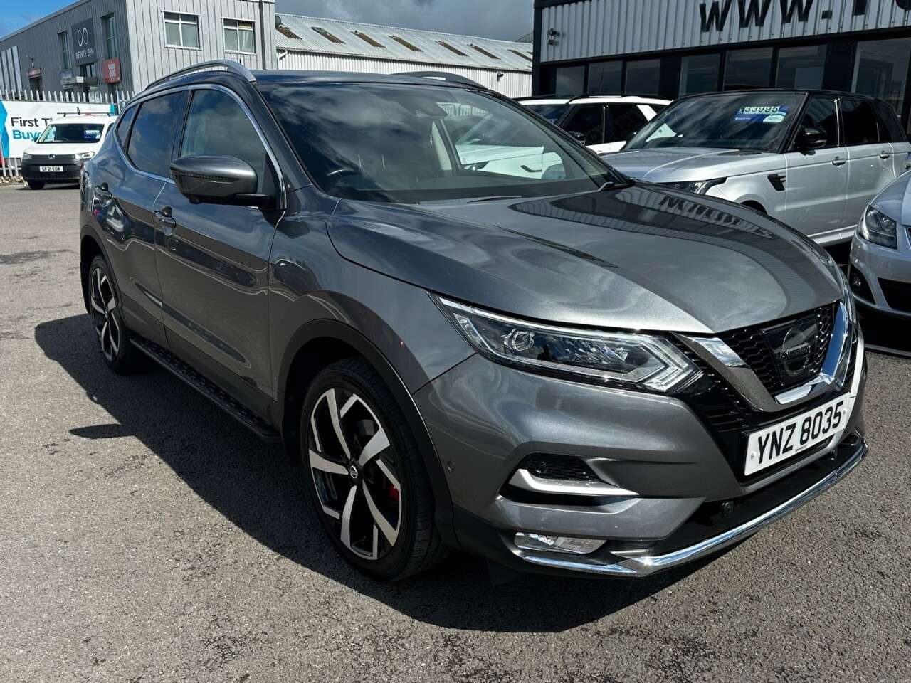 A 2017 NISSAN QASHQAI 1.6 dCi Tekna SUV 5dr Diesel Manual 4WD Euro 6 (s/s) (130 ps) GOOD SERVICE A 2017 NISSAN QASHQAI 1.6 dCi Tekna SUV 5dr Diesel Manual 4WD Euro 6 (s/s) (130 ps) GOOD SERVICE