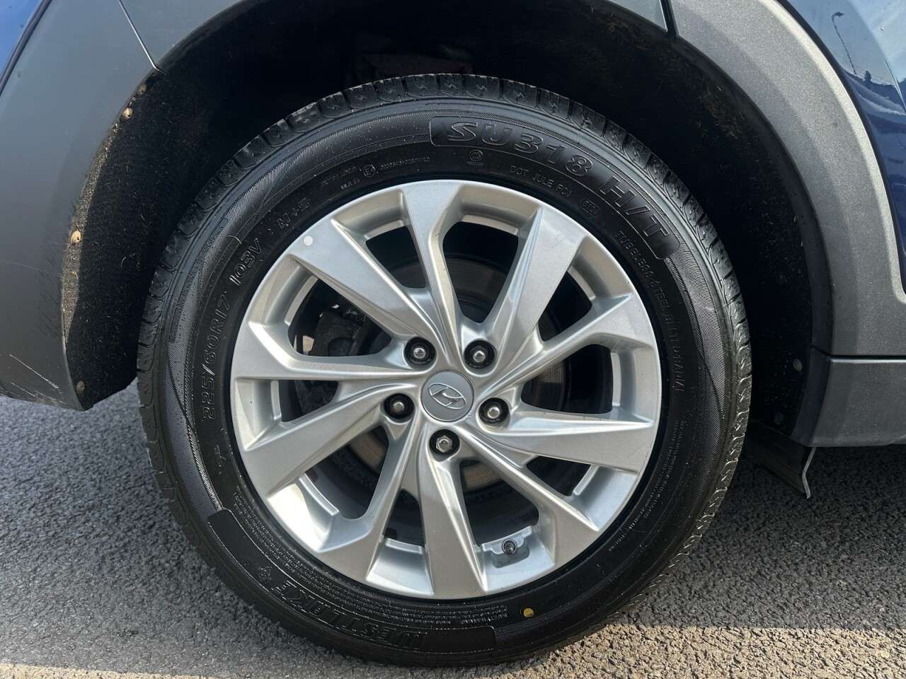 A 2019 HYUNDAI TUCSON 1.6 GDi SE Nav SUV 5dr Petrol Manual Euro 6 (s/s) (132 ps) REVERSING CAMERA A 2019 HYUNDAI TUCSON 1.6 GDi SE Nav SUV 5dr Petrol Manual Euro 6 (s/s) (132 ps) REVERSING CAMERA