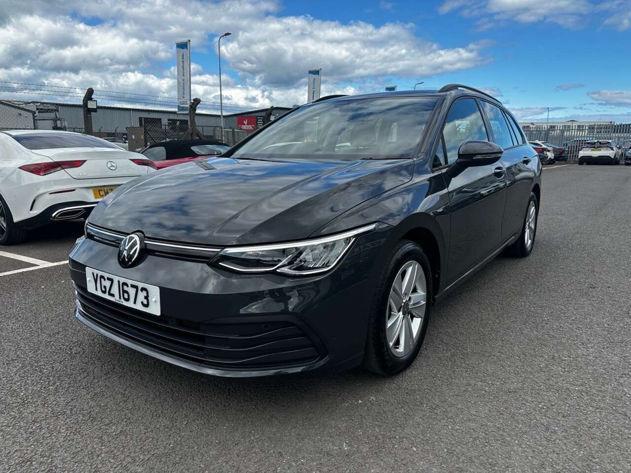 A 2022 VOLKSWAGEN GOLF 1.0 TSI Life Estate 5dr Petrol Manual Euro 6 (s/s) (110 ps) SAT NAV, APPLE A 2022 VOLKSWAGEN GOLF 1.0 TSI Life Estate 5dr Petrol Manual Euro 6 (s/s) (110 ps) SAT NAV, APPLE