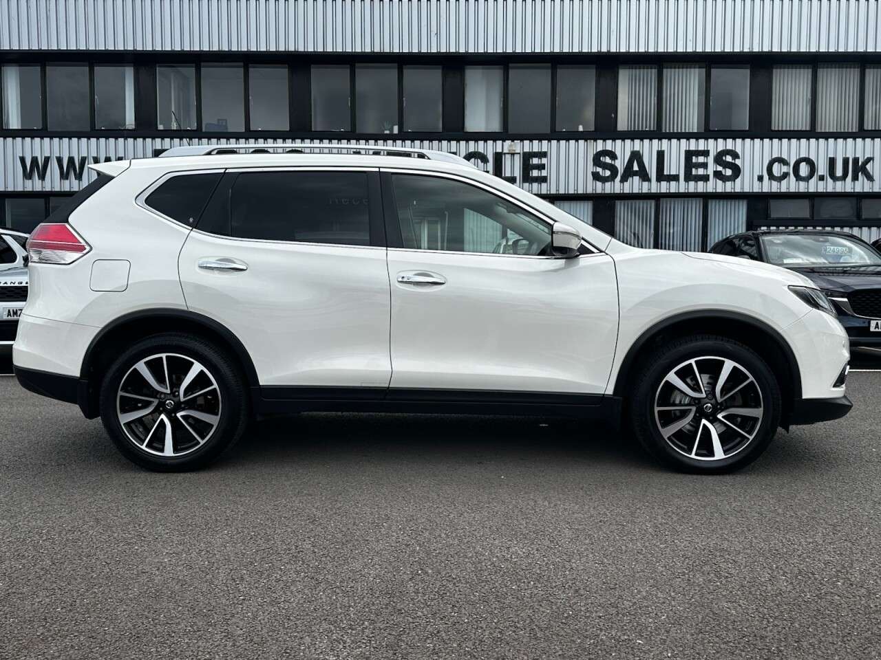 A 2017 NISSAN X-TRAIL 1.6 dCi n-tec SUV 5dr Diesel Manual Euro 6 (s/s) (130 ps) 7 SEATS, PANORAMI A 2017 NISSAN X-TRAIL 1.6 dCi n-tec SUV 5dr Diesel Manual Euro 6 (s/s) (130 ps) 7 SEATS, PANORAMI