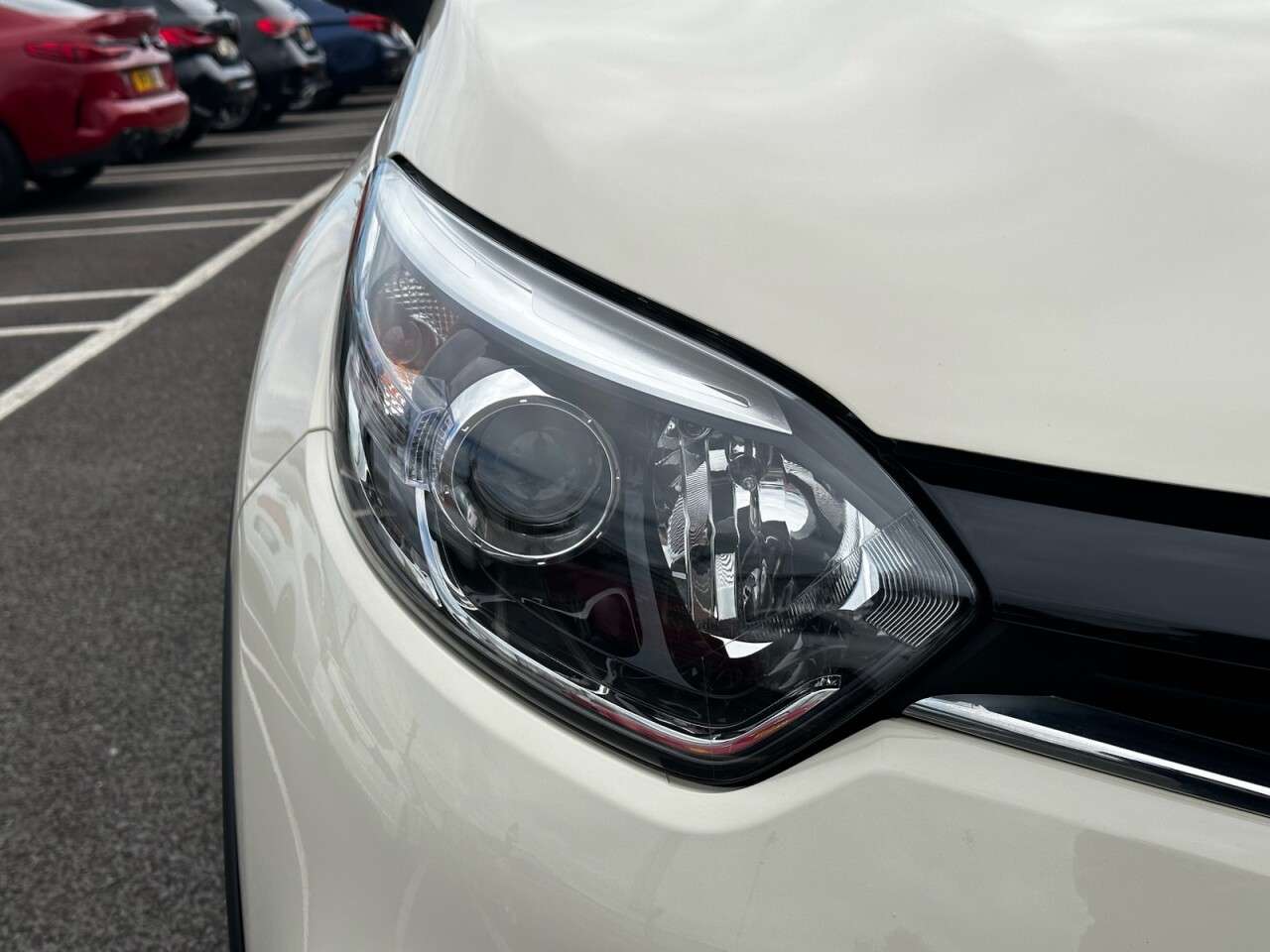 A 2016 RENAULT CAPTUR 0.9 TCe ENERGY Dynamique Nav SUV 5dr Petrol Manual Euro 6 (s/s) (90 ps) SAT A 2016 RENAULT CAPTUR 0.9 TCe ENERGY Dynamique Nav SUV 5dr Petrol Manual Euro 6 (s/s) (90 ps) SAT