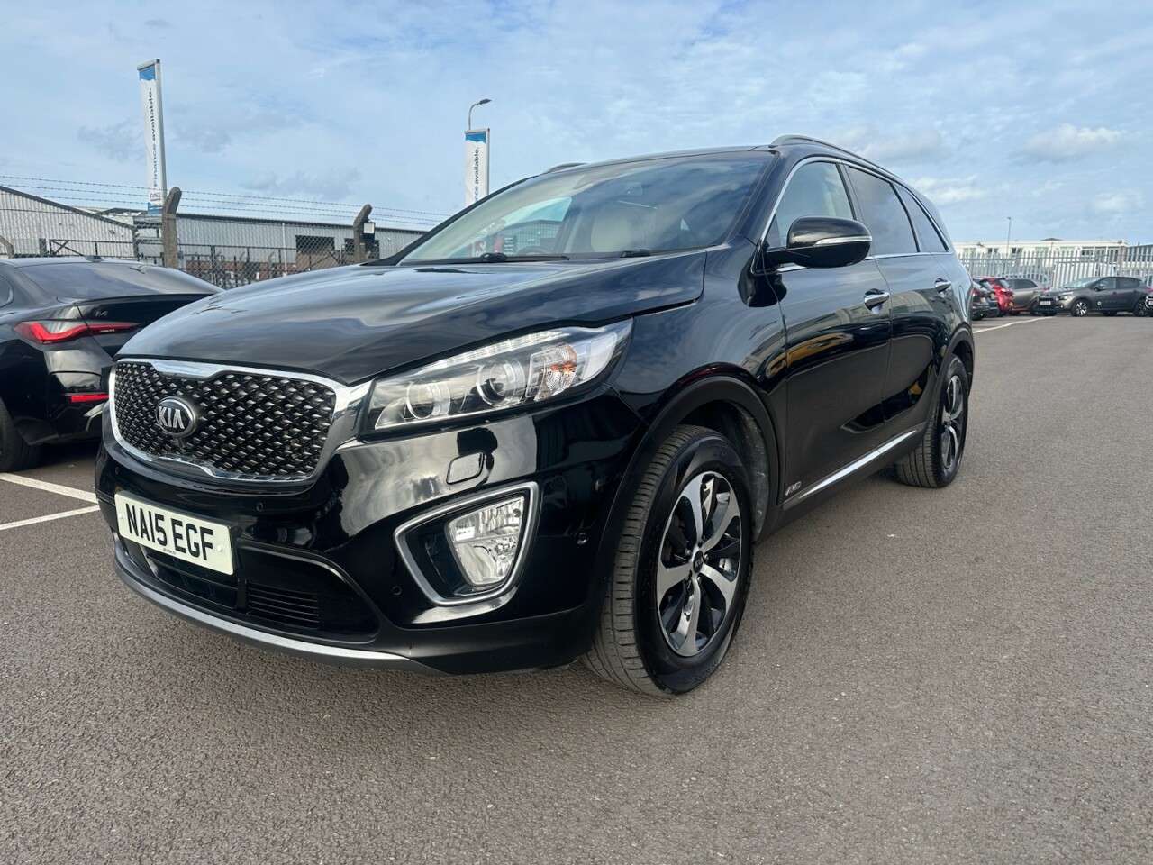 A 2015 KIA SORENTO 2.2 CRDi KX-4 SUV 5dr Diesel Auto AWD Euro 6 (197 bhp) A 2015 KIA SORENTO 2.2 CRDi KX-4 SUV 5dr Diesel Auto AWD Euro 6 (197 bhp)