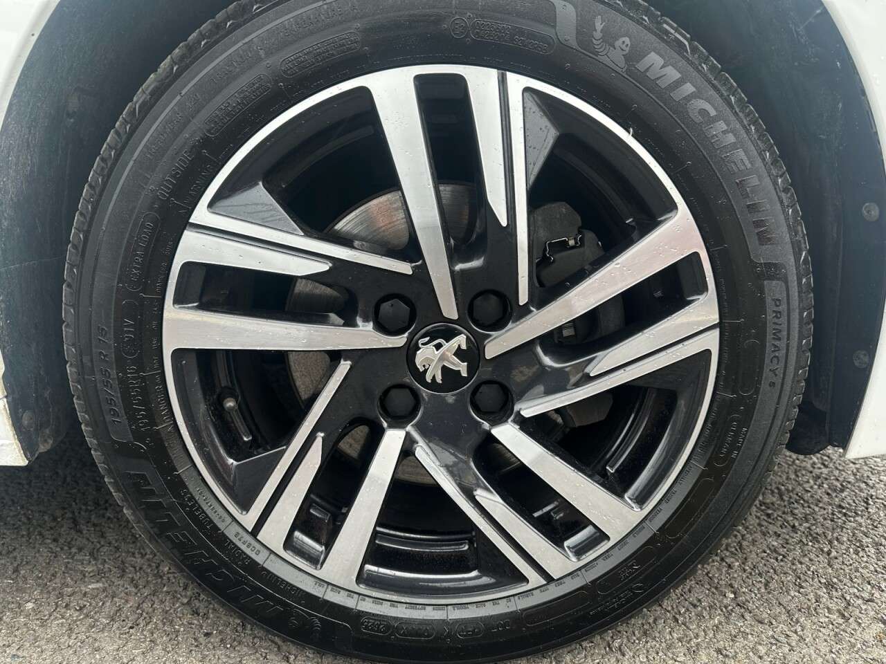 A 2022 PEUGEOT 208 1.5 BlueHDi Allure Premium Hatchback 5dr Diesel Manual Euro 6 (s/s) (100 ps A 2022 PEUGEOT 208 1.5 BlueHDi Allure Premium Hatchback 5dr Diesel Manual Euro 6 (s/s) (100 ps