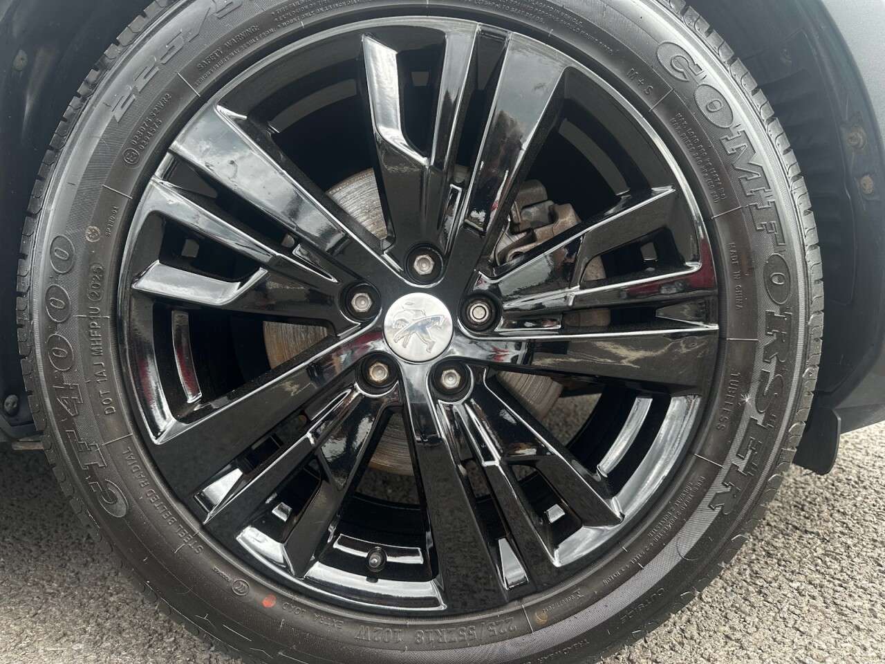 A 2018 PEUGEOT 3008 1.2 PureTech GT Line SUV 5dr Petrol Manual Euro 6 (s/s) (130 ps) APPLE CARP A 2018 PEUGEOT 3008 1.2 PureTech GT Line SUV 5dr Petrol Manual Euro 6 (s/s) (130 ps) APPLE CARP