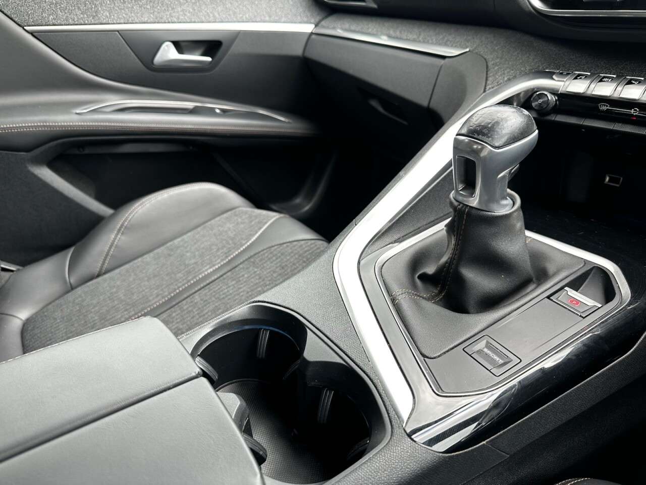 2018 PEUGEOT 3008 2018 PEUGEOT 3008