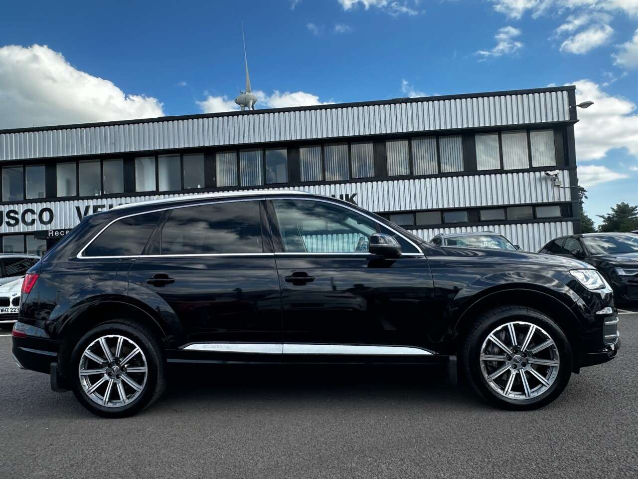 A 2017 AUDI Q7 3.0 TDI V6 SE SUV 5dr Diesel Tiptronic quattro Euro 6 (s/s) (218 ps) A 2017 AUDI Q7 3.0 TDI V6 SE SUV 5dr Diesel Tiptronic quattro Euro 6 (s/s) (218 ps)