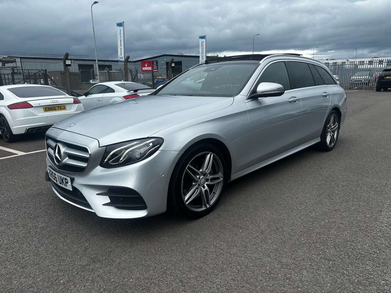 A 2017 MERCEDES-BENZ E-CLASS 2.0 E220d AMG Line (Premium) Estate 5dr Diesel G-Tronic+ Euro 6 (s/s) (194 A 2017 MERCEDES-BENZ E-CLASS 2.0 E220d AMG Line (Premium) Estate 5dr Diesel G-Tronic+ Euro 6 (s/s) (194