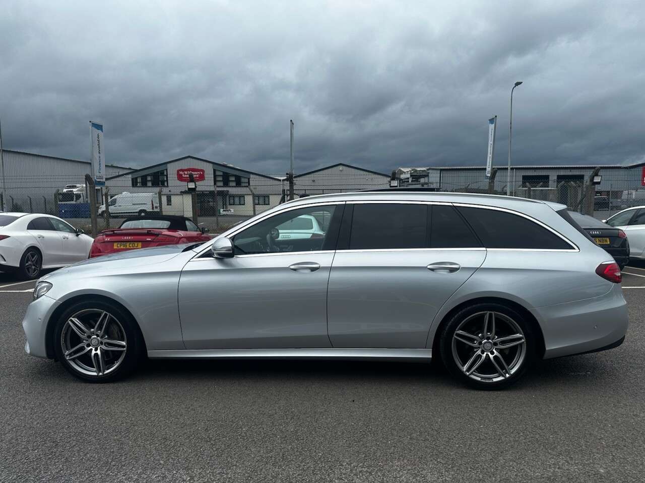 A 2017 MERCEDES-BENZ E-CLASS 2.0 E220d AMG Line (Premium) Estate 5dr Diesel G-Tronic+ Euro 6 (s/s) (194 A 2017 MERCEDES-BENZ E-CLASS 2.0 E220d AMG Line (Premium) Estate 5dr Diesel G-Tronic+ Euro 6 (s/s) (194