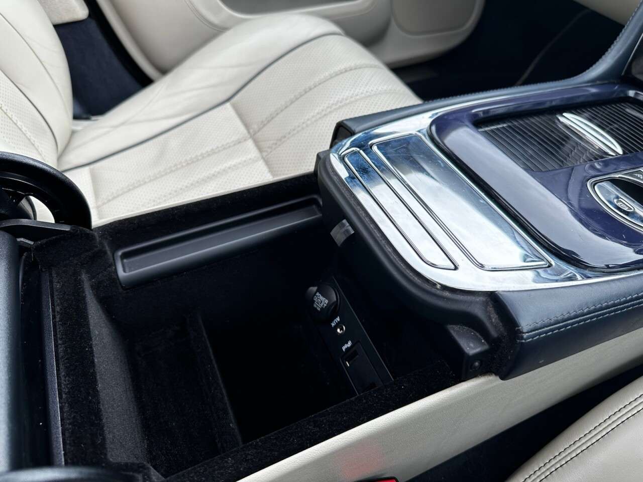 2012 JAGUAR XJ 2012 JAGUAR XJ