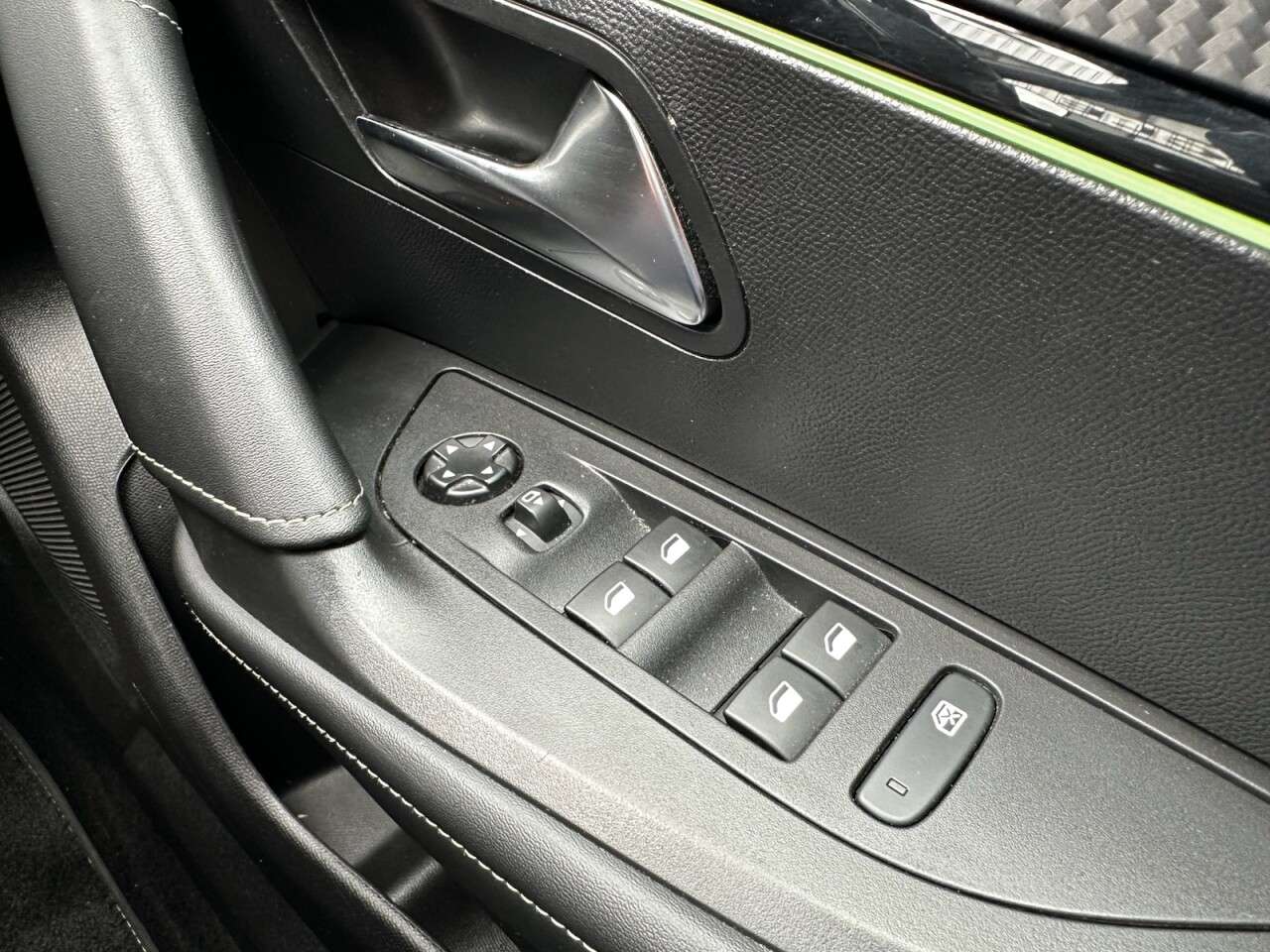 2022 PEUGEOT 2008 2022 PEUGEOT 2008