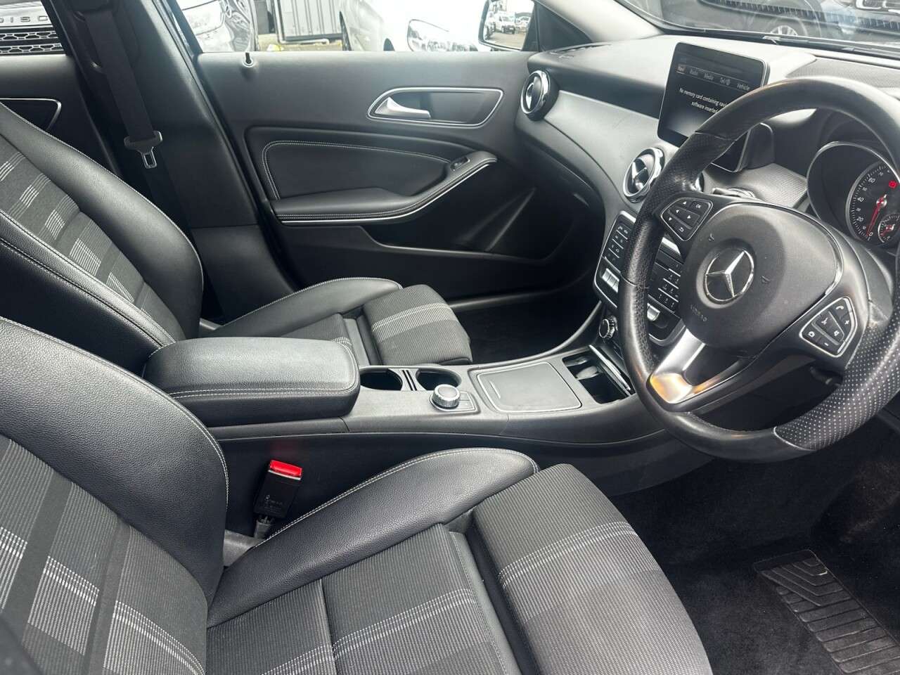 2020 MERCEDES-BENZ 180 2020 MERCEDES-BENZ 180