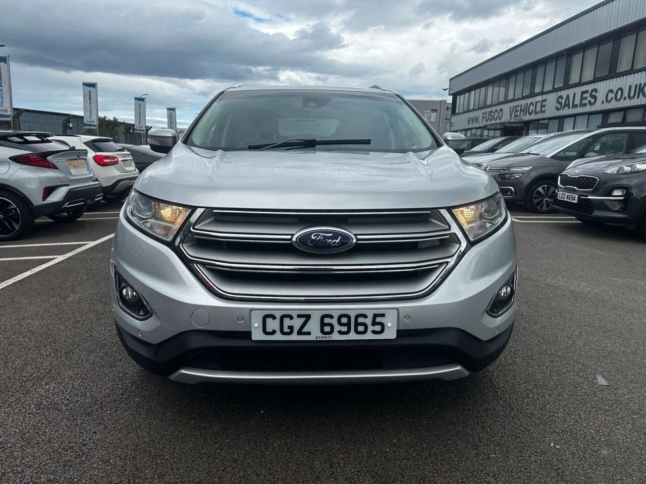 A 2016 FORD EDGE 2.0 TDCi Titanium SUV 5dr Diesel Manual AWD Euro 6 (s/s) (180 ps) REVERSING A 2016 FORD EDGE 2.0 TDCi Titanium SUV 5dr Diesel Manual AWD Euro 6 (s/s) (180 ps) REVERSING