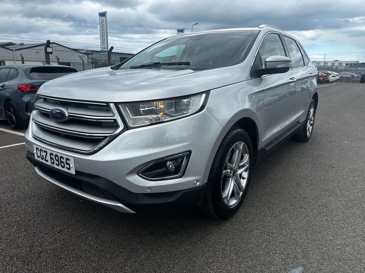 A 2016 FORD EDGE 2.0 TDCi Titanium SUV 5dr Diesel Manual AWD Euro 6 (s/s) (180 ps) REVERSING A 2016 FORD EDGE 2.0 TDCi Titanium SUV 5dr Diesel Manual AWD Euro 6 (s/s) (180 ps) REVERSING