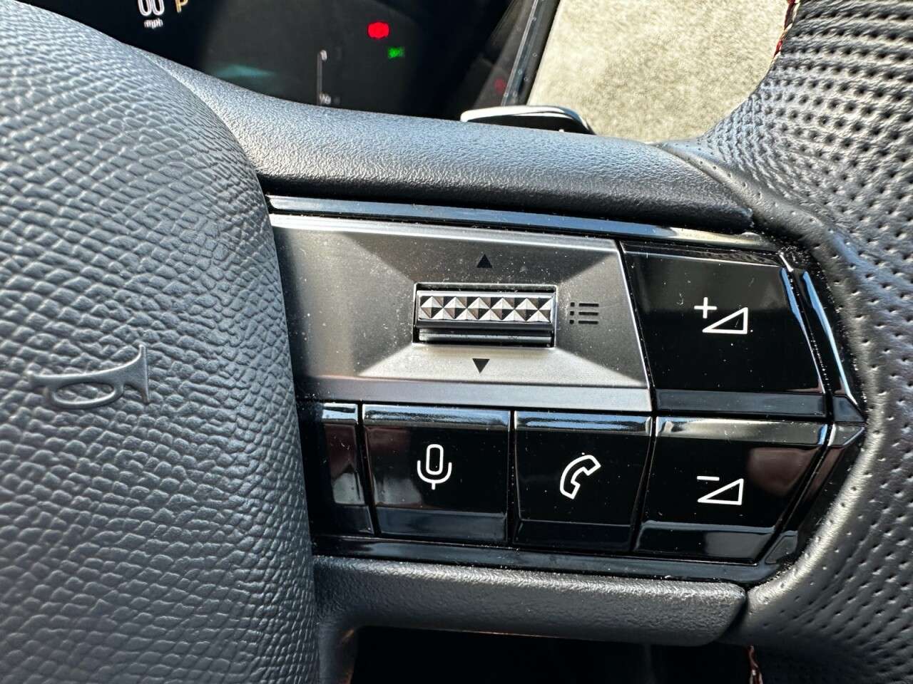 2024 DS AUTOMOBILES DS 4 2024 DS AUTOMOBILES DS 4