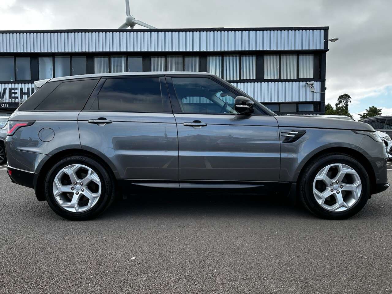 A 2018 LAND ROVER RANGE ROVER SPORT 3.0 SD V6 HSE SUV 5dr Diesel Auto 4WD Euro 6 (s/s) (306 ps) LEATHER INTERIO A 2018 LAND ROVER RANGE ROVER SPORT 3.0 SD V6 HSE SUV 5dr Diesel Auto 4WD Euro 6 (s/s) (306 ps) LEATHER INTERIO