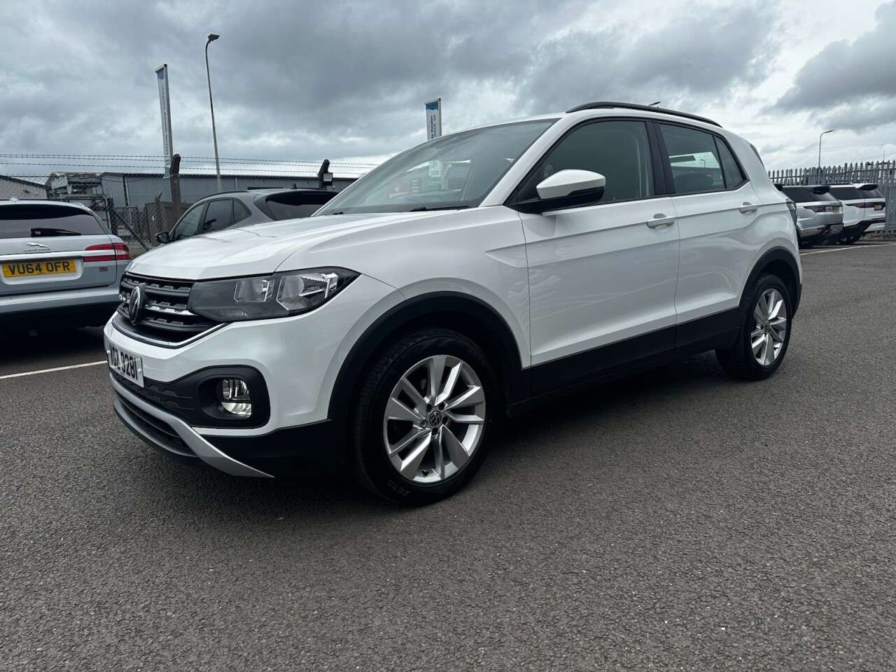 A 2022 VOLKSWAGEN T-CROSS 1.0 TSI SE SUV 5dr Petrol Manual Euro 6 (s/s) (110 ps) PARKING SENSORS, APP A 2022 VOLKSWAGEN T-CROSS 1.0 TSI SE SUV 5dr Petrol Manual Euro 6 (s/s) (110 ps) PARKING SENSORS, APP