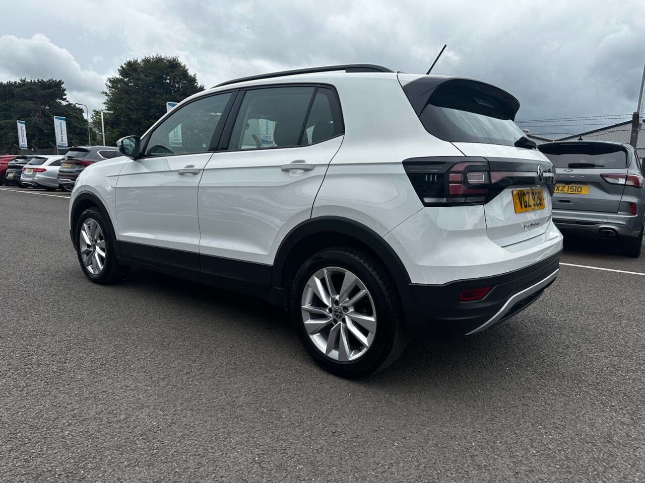 A 2022 VOLKSWAGEN T-CROSS 1.0 TSI SE SUV 5dr Petrol Manual Euro 6 (s/s) (110 ps) PARKING SENSORS, APP A 2022 VOLKSWAGEN T-CROSS 1.0 TSI SE SUV 5dr Petrol Manual Euro 6 (s/s) (110 ps) PARKING SENSORS, APP