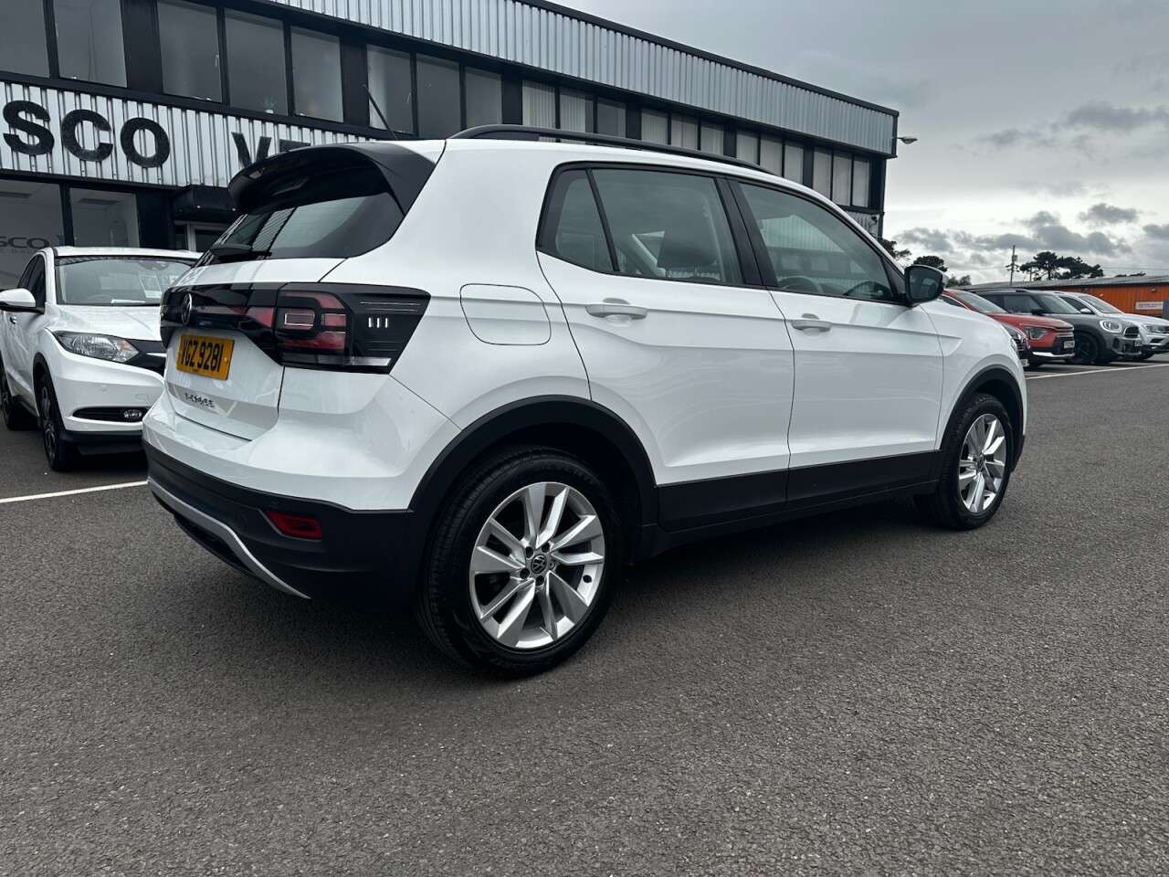 A 2022 VOLKSWAGEN T-CROSS 1.0 TSI SE SUV 5dr Petrol Manual Euro 6 (s/s) (110 ps) PARKING SENSORS, APP A 2022 VOLKSWAGEN T-CROSS 1.0 TSI SE SUV 5dr Petrol Manual Euro 6 (s/s) (110 ps) PARKING SENSORS, APP